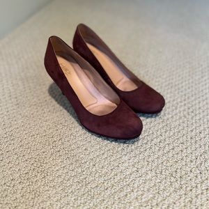Naturalizer size 8 suede Cabernet comfort heels